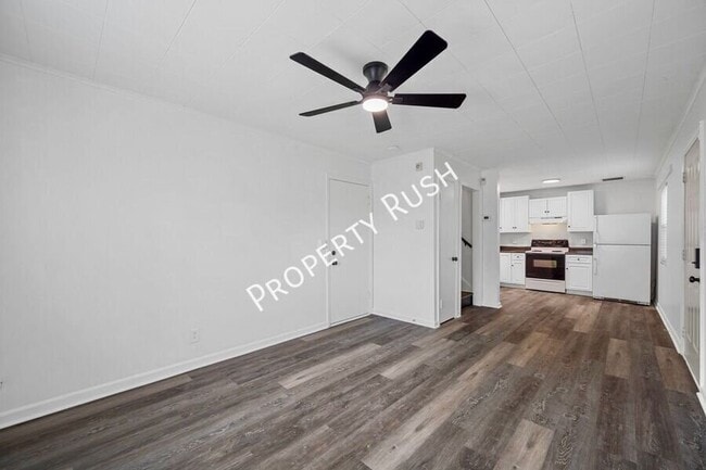 Building Photo - 424 Hedgewood Dr