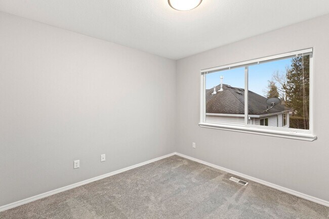 Building Photo - BETHANY 5 bedroom 3 full bath- Beaverton School District- Nike