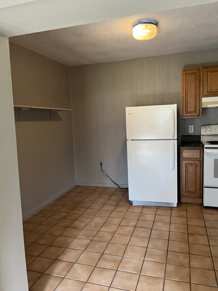 Unit 2 - 607 Honeyfarm Ln