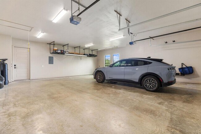Building Photo - 128 Strada Luca