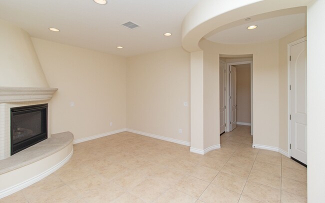 Building Photo - Beautiful Large Spacious Carlsbad Home wit...