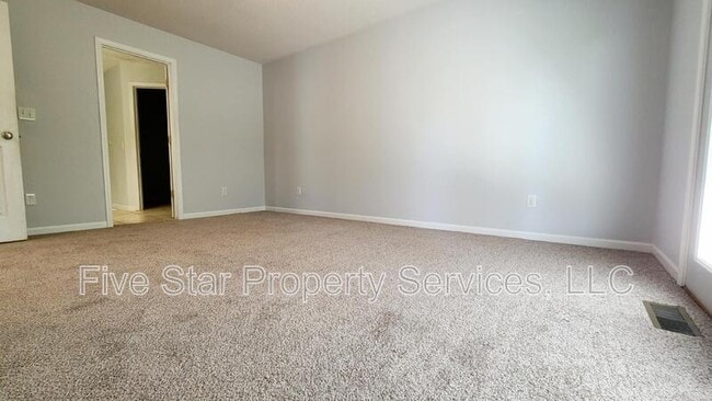 Building Photo - 1406 School House Ln