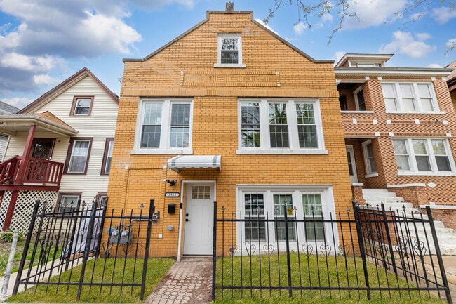 Primary Photo - 2512 W 69th St