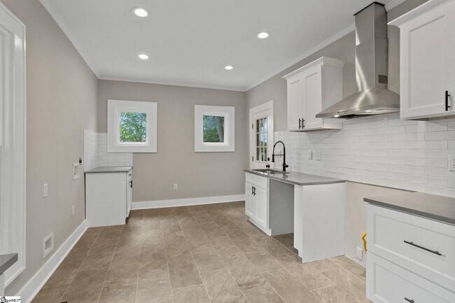 Building Photo - 3 Whitsett St
