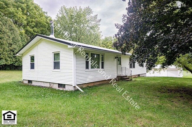 Building Photo - 1561 County Rd 00N