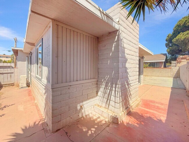 Building Photo - Spacious 4BR/2BA Home in Lemon Grove with ...