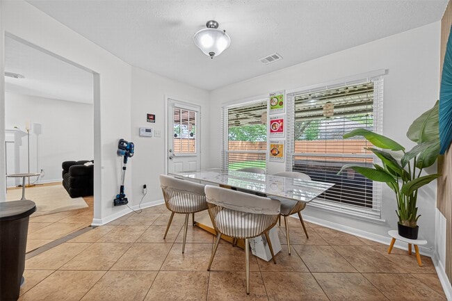 Building Photo - 22727 Tara Way Dr