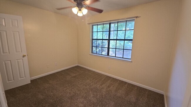 Building Photo - 1097 Live Oak Dr