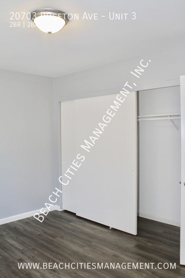 Building Photo - Completely Remodeled Townhouse in Lakewood...