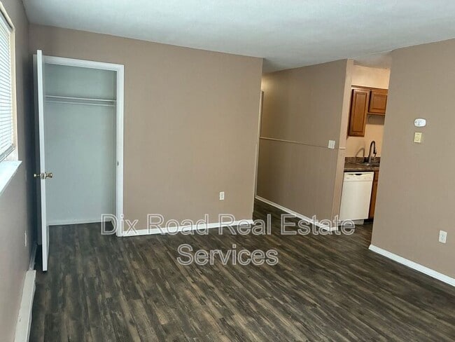 Building Photo - 2609 Fairport Ave