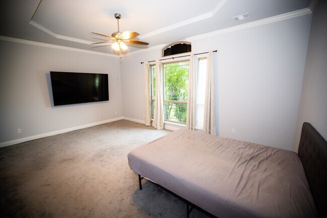 Building Photo - 13923 Hopewell Dr