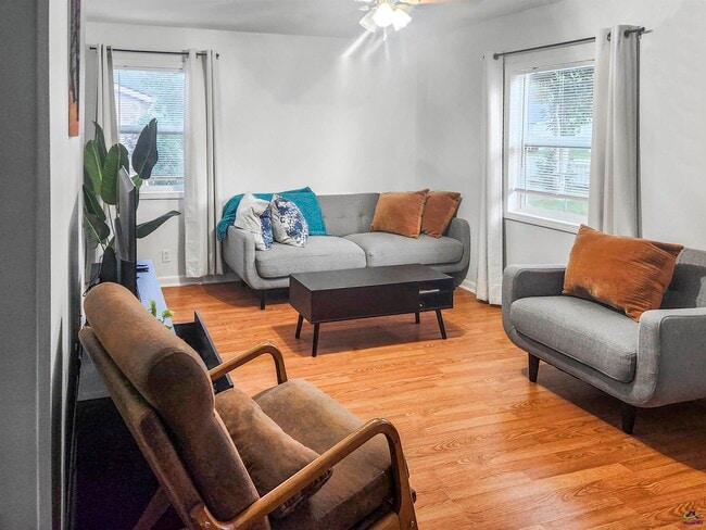 Building Photo - 106 Kingsbury Cir