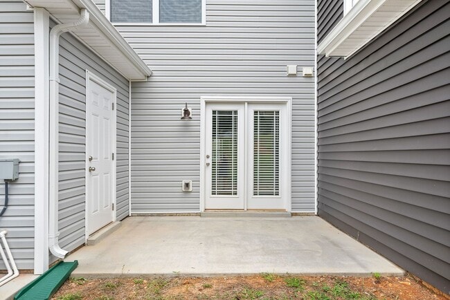 Building Photo - 2 Bedroom Condo For Rent Near Madison Street!