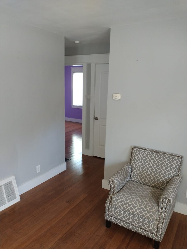 Building Photo - 257 Monica Dr