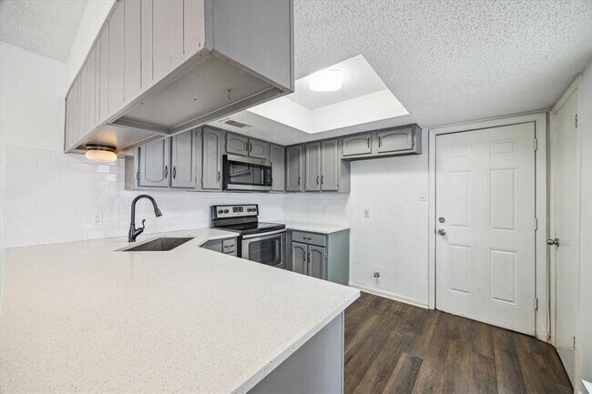 Building Photo - 5779 Easthampton Dr