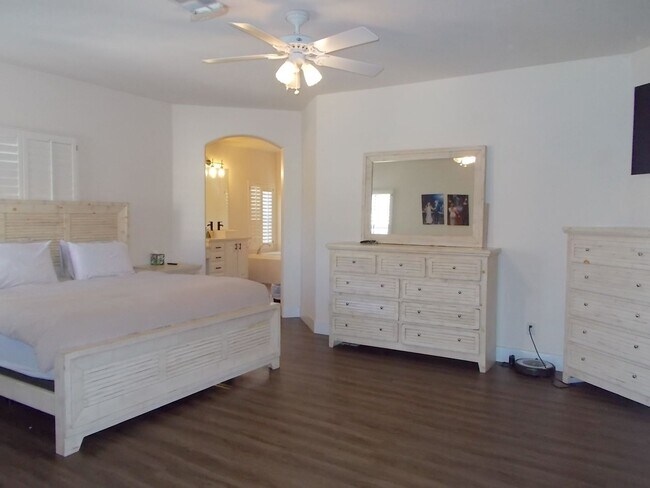 Building Photo - Stunning Fully Remodeled Luxury Home in Peccole Ranch