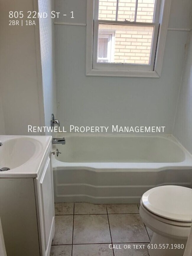 Building Photo - 805 22nd St