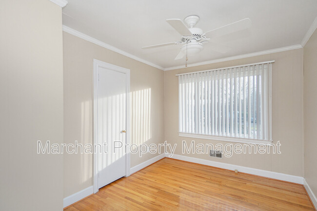 Building Photo - 23 Brownwood Dr