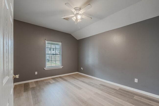 Building Photo - 834 Elkhart St