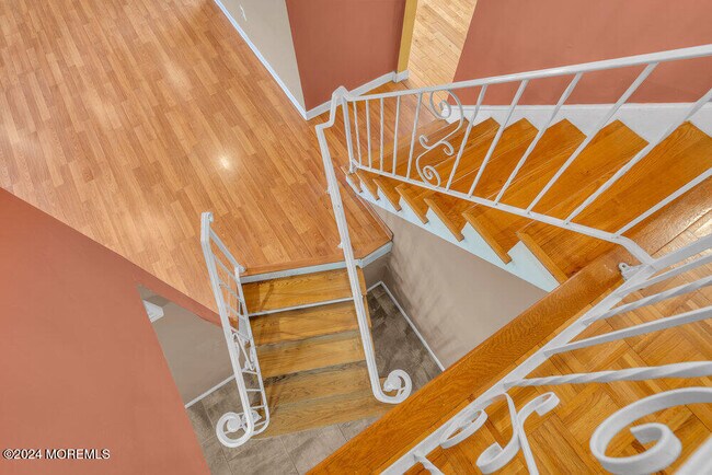 Building Photo - 691 Sussex Ct