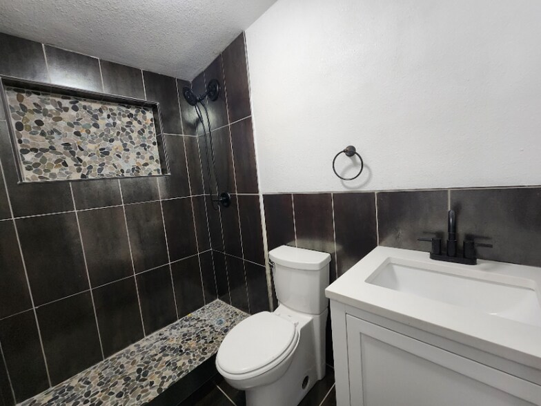 Building Photo - 5311 5th St Ct W