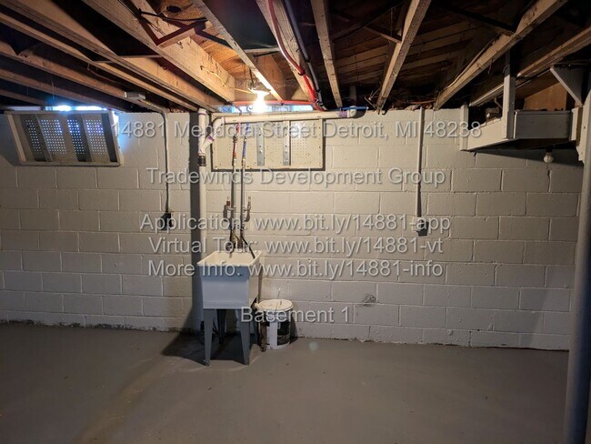 Building Photo - 14881 Mendota St
