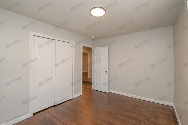 Building Photo - Newly Renovated & Spacious Home w/ Bonus Room