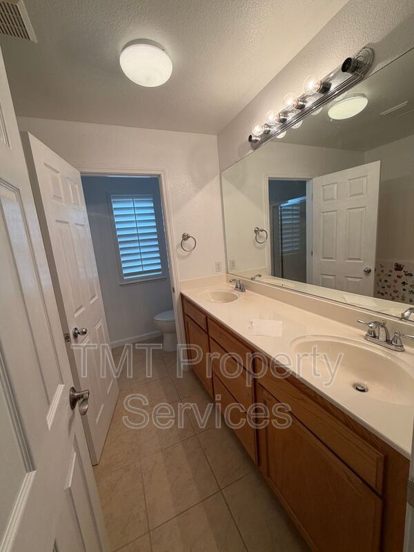 Building Photo - 70 Jade Tree Cir