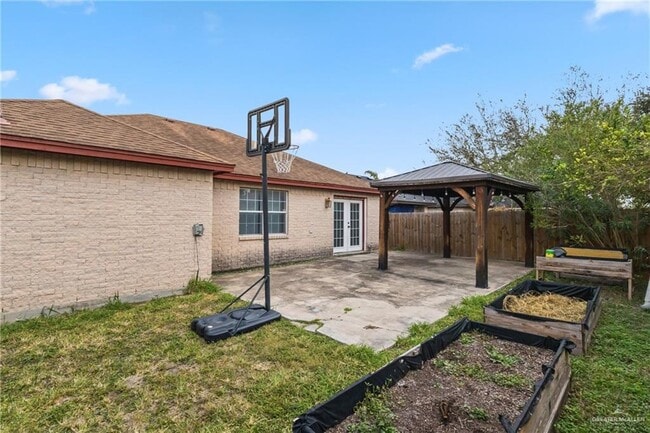 Building Photo - 14 Blanco River St