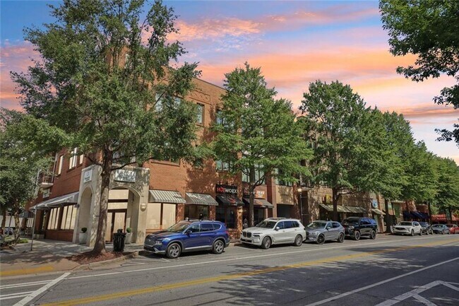 Building Photo - 1430 Dresden Dr NE