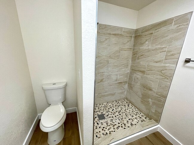 Building Photo - Gorgeous 2-Story Home with Golf Course Views and Modern Amenities!