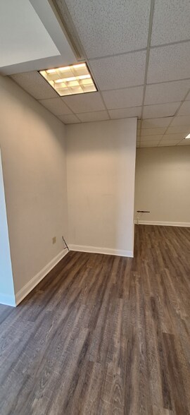 Building Photo - 723 Ridge Rd