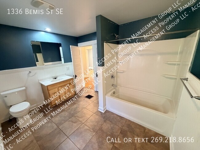 Building Photo - 1336 Bemis St SE
