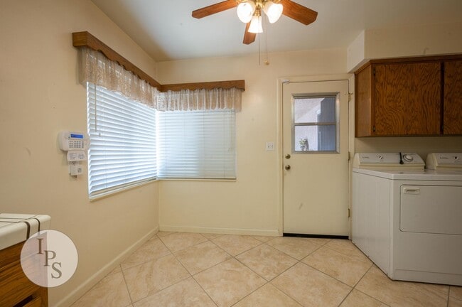 Building Photo - Fresno South East Home, 3BR/1BA, Built 195...