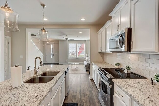 Building Photo - 1001 Lifford Ln