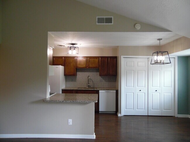 Building Photo - 904 Wyndham Hills Dr