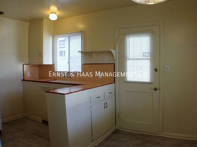 Building Photo - 3223 Lemon Ave