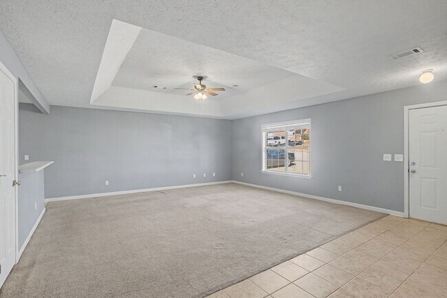 Building Photo - Now Available! 3 Bed 3 Bath Duplex