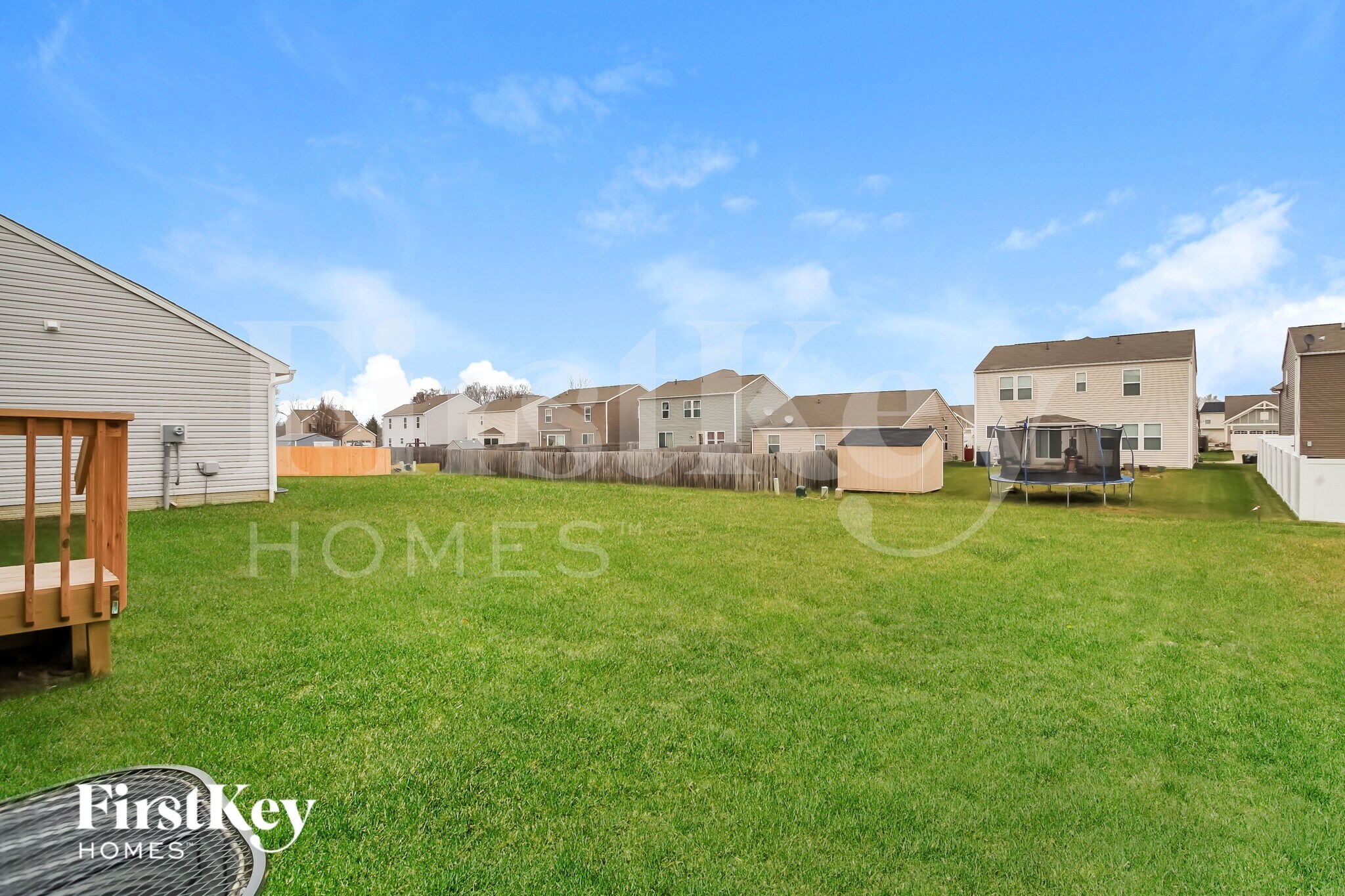 Building Photo - 1952 Lake Crest Dr