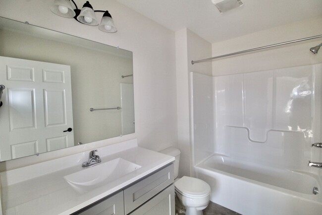Building Photo - Newer Home for Rent in Brentwood Subdivision!