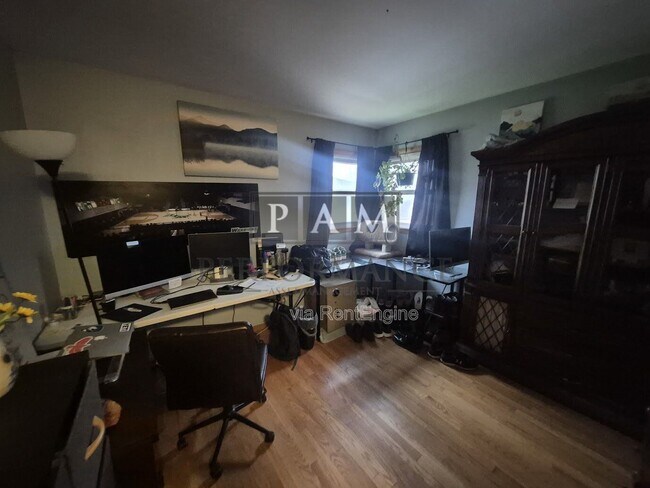 Building Photo - 1422 W Maplewood Ct