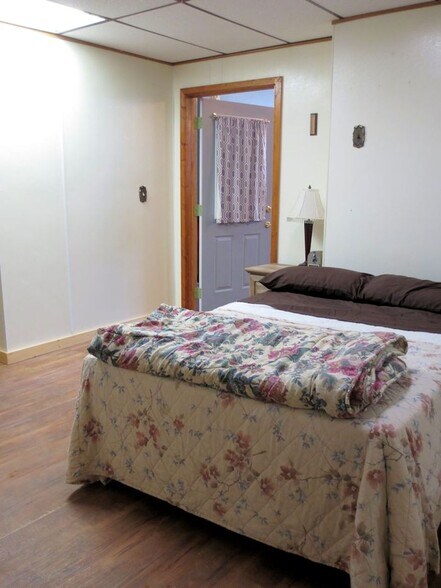 Bedroom - 126 N Lake Ave