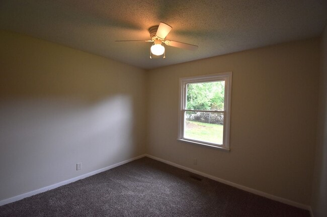 Building Photo - 3 Bedroom Home For Rent Near Post!
