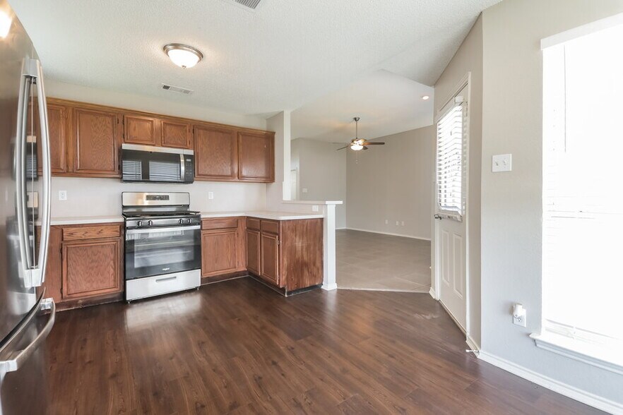 Building Photo - 706 Valleycreek Rd