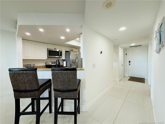 Building Photo - 8800 S Ocean Dr