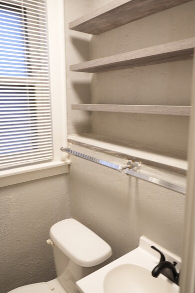 Building Photo - 9221 S Bishop St