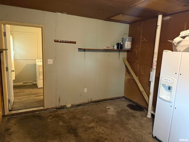 Building Photo - 2624 N Renwood Ave