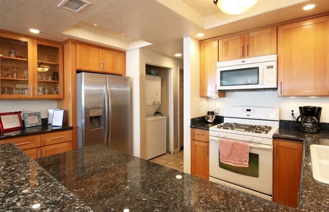 Building Photo - Amazing Townhouse in front of the beach and the ses. Gustavo Lopez AMSI