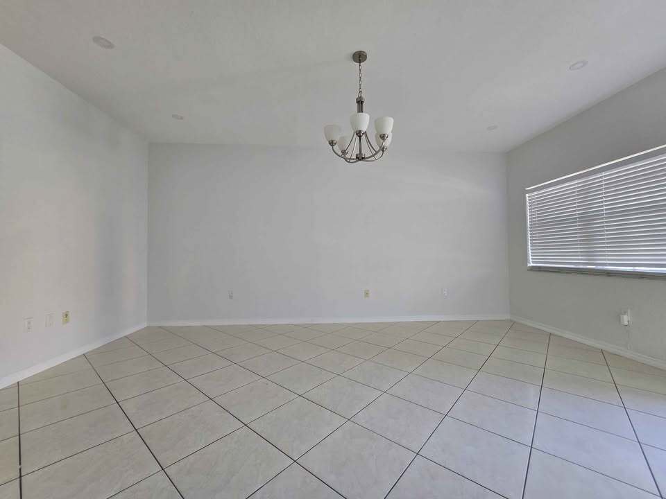 Building Photo - 10924 SW 182nd Ln