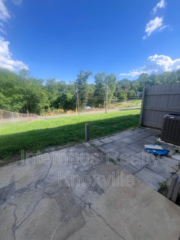 Building Photo - 405 Iroquois Ln